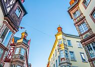, Historische Fachwerkhäuser in Koblenz bei klarem Himmel., Historische Fachwerkhäuser in Koblenz bei klarem Himmel.