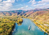 Donau in der malerischen Wachau im goldenen Herbst.