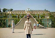Park Sanssouci, Schloss Sanssouci in Potsdam, majestätische Architektur im Sonnenschein., Schloss Sanssouci im Park, Potsdam, filmreife Kulisse.