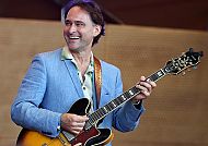Johnny Burgin, Johnny Burgin spielt Gitarre während der Blues Kreuzfahrt II.