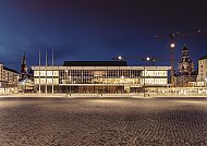 Kulturpalast Dresden Außenansicht, Kulturpalast Dresden bei Nacht, beleuchtet und majestätisch., Kulturpalast Dresden bei Nacht, beleuchtet und majestätisch.