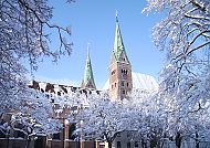 Dom Augsburg im Winter, Verschneiter Dom Augsburg im Winter, strahlend unter blauem Himmel., Verschneiter Dom Augsburg im Winter, strahlend unter blauem Himmel.