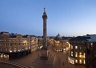 Greys Monument am Abend, Greys Monument bei Abenddämmerung in Newcastle.