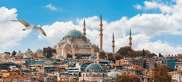 Istanbul, Süleymaniye-Moschee in Istanbul unter blauem Himmel.