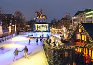 Weihnachtsmarkt am Heumarkt, Weihnachtsmarkt Am Heumarkt in Köln mit festlicher Beleuchtung.