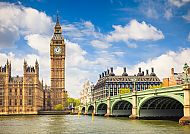 Ausflugstipp: London, Big Ben und Westminster Bridge in London bei sonnigem Wetter., Big Ben und Westminster Bridge in London bei sonnigem Wetter.