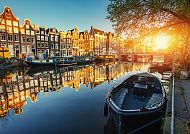 , Amsterdam im Herbst: Grachten und Sonnenuntergang.