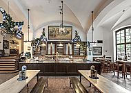 Löwenbräukeller München Innenraum, Eleganter Innenraum des Löwenbräukellers in München., Löwenbräukeller München: Traditionelle bayerische Gastlichkeit erleben.