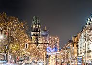 Weihnachtliche City West in Berlin, Weihnachtlich beleuchtete City West in Berlin bei Nacht.
