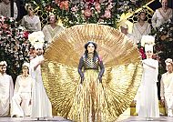 Nabucco mit Anna Netrebko in Berlin, Anna Netrebko in prachtvollem Kostüm bei Nabucco in Berlin., Anna Netrebko in prachtvollem Kostüm bei Nabucco in Berlin.