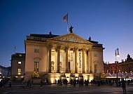 Staatsoper Unter den Linden in Berlin, Staatsoper Unter den Linden in Berlin bei Abenddämmerung., Staatsoper Unter den Linden in Berlin bei Abenddämmerung.