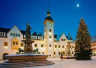 Freiberg Obermarkt Weihnacht, Freiberg Obermarkt im Advent mit festlichem Weihnachtsbaum., Freiberg Obermarkt im Advent, beleuchtet mit Weihnachtsbaum.