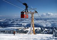 Oberwiesenthal Schwebebahn, Schwebebahn Oberwiesenthal im winterlichen Erzgebirge.