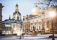 Wunderschönes Dresden, Dresden im Winter, beleuchtete Frauenkirche und Kunstakademie., Dresden im Winter: Frauenkirche und Kunstakademie im Lichterglanz.