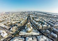 , Verschneite Stadtlandschaft in Basel, klare Winterluft, 2026.