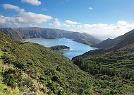 Feuersee, Beeindruckende Aussicht auf den Feuersee, São Miguel, Azoren.