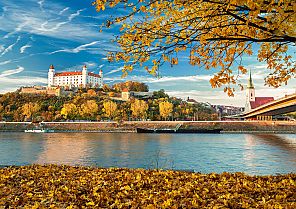 Donau im goldenen Herbst