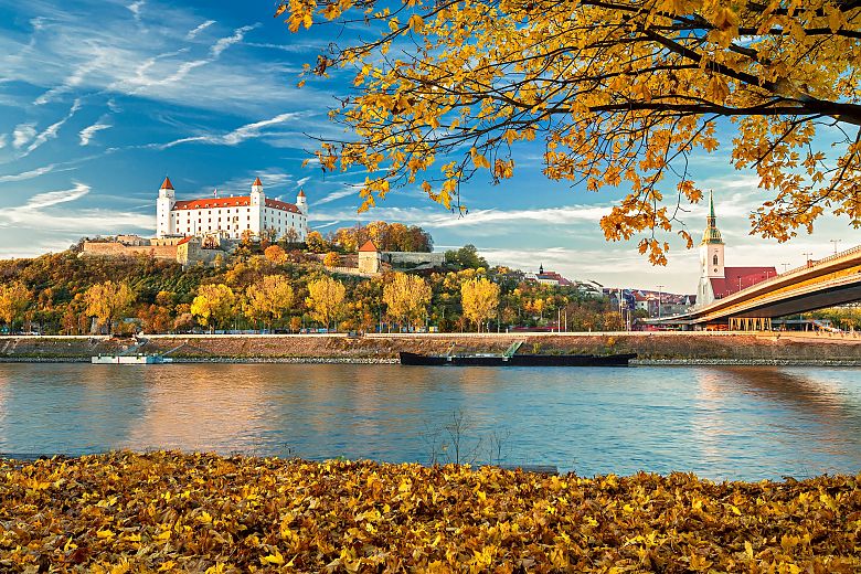 Donau im goldenen Herbst