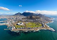 , Kapstadt mit Tafelberg und Stadion, Südafrika 2027.