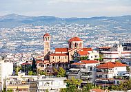Thessaloniki, Blick auf Thessaloniki mit Kirche und Bergen im Hintergrund., Blick auf Thessaloniki mit Kirche und umliegender Landschaft.