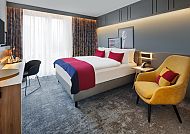 Zimmerbeispiel Vorprogramm, Modernes Hotelzimmer mit stilvoller Einrichtung und gemütlicher Atmosphäre.