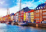 Kopenhagen, Bunte Häuser und Boote am Nyhavn-Kanal in Kopenhagen., Bunte Häuser und Boote am Nyhavn-Kanal in Kopenhagen.