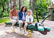 Familienurlaub Usedom, Familie genießt fröhlichen Tag im Park auf Usedom., Familie genießt fröhlichen Tag im Park auf Usedom.