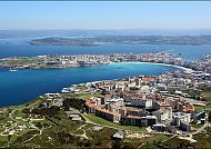 , Panoramablick auf La Coruña, Spanien, mit Küste und Stadtlandschaft.