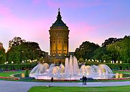 Wasserturm mit Wasserspielen am Friedrichsplatz, Wahrzeichen der Stadt Mannheim