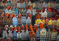 Bunte Altstadt von Danzig mit malerischen Giebelhäusern.