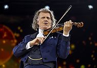 Andre Rieu Vrijthof, André Rieu spielt Geige auf dem Vrijthof in Maastricht.