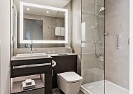 Courtyard by Marriott Zimmerbeispiel Bad