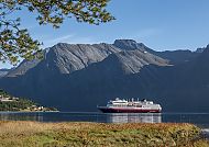 MS Otto Sverdrup im Hjorundfjord