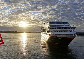 Hurtigruten - Seereise auf der klassischen Postschiffroute Hurtigruten - Seereise auf der klassischen Postschiffroute