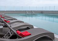 Liegen am Pool