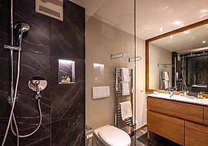 Hotel Seehof Zimmerbeispiel Bad