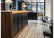 Hotel André Latin, Empfang