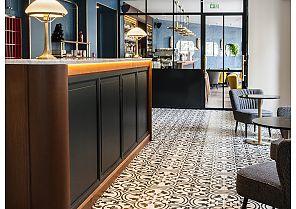Hotel André Latin, Empfang