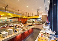 Frühstücksbuffet im Novotel Aachen City, einladend und vielfältig.