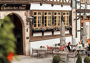 A-ROSA Gothisches Haus, Hotel A-ROSA Gothisches Haus mit gemütlicher Außenterrasse.