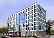 IBIS Budget Köln Messe, IBIS Budget Köln Messe Hotelansicht bei Tageslicht., IBIS Budget Köln Messe Hotel mit moderner Architektur.