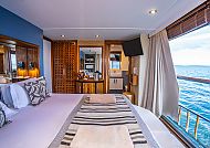 Kabinenbeispiel, Komfortable Kabine mit Meerblick in 'Luxuslodges & 5* Schiff'., Luxuriöse Kabine mit Meerblick auf 'Luxuslodges & 5* Schiff'.