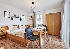 Pension Weigert, Modern eingerichtetes Zimmer im Dorfclub Bodenmais.