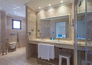 Modernes Badezimmer im Hotel Peñíscola Palace