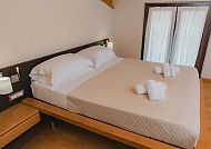 AHG Hotel Donna Silvia Zimmerbeispiel, Gemütliches Hotelzimmer im AHG Hotel Donna Silvia, Gardasee., Gemütliches Zimmer im AHG Hotel Donna Silvia mit Doppelbett.