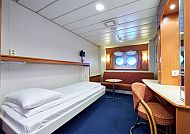 Komfortable Kabine auf der MS Midnatsol mit Meerblick