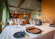 Elegantes Restaurant auf der MS Midnatsol