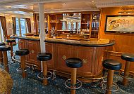 Bar von MS Casanova, Elegante Bar auf der MS Casanova mit stilvollem Ambiente., Elegante Bar auf der MS Casanova mit gemütlichen Sitzgelegenheiten.