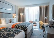 Modernes Hotelzimmer im Clayton Bristol, stilvoll und komfortabel
