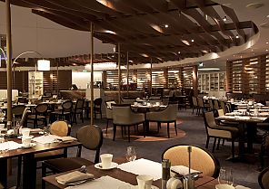 Elegantes Restaurant im Hilton London mit stilvollem Ambiente